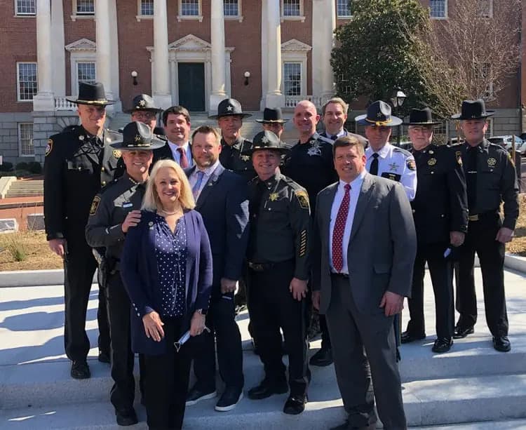 Kathy Szeliga with Maryland sheriffs and deputies on the State House steps.